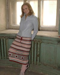 Девка оголила пилотку в подъезде 2 фотография Девка оголила пилотку в подъезде 2 фотография