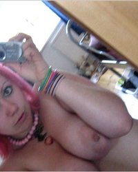 Девушки берут в руки фотоаппараты и снимают себя голышом перед зеркалом 1 фотография Девушки берут в руки фотоаппараты и снимают себя голышом перед зеркалом 1 фотография