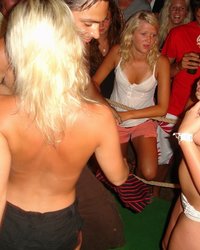 Молодежь хорошо оторвалась на вечеринке 11 фотография Молодежь хорошо оторвалась на вечеринке 11 фотография