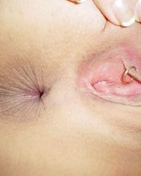 Красотка показала пирсинг в половых губах 17 фотография Красотка показала пирсинг в половых губах 17 фотография