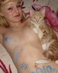 Художник рисует на теле своей подружки 13 фотография Художник рисует на теле своей подружки 13 фотография