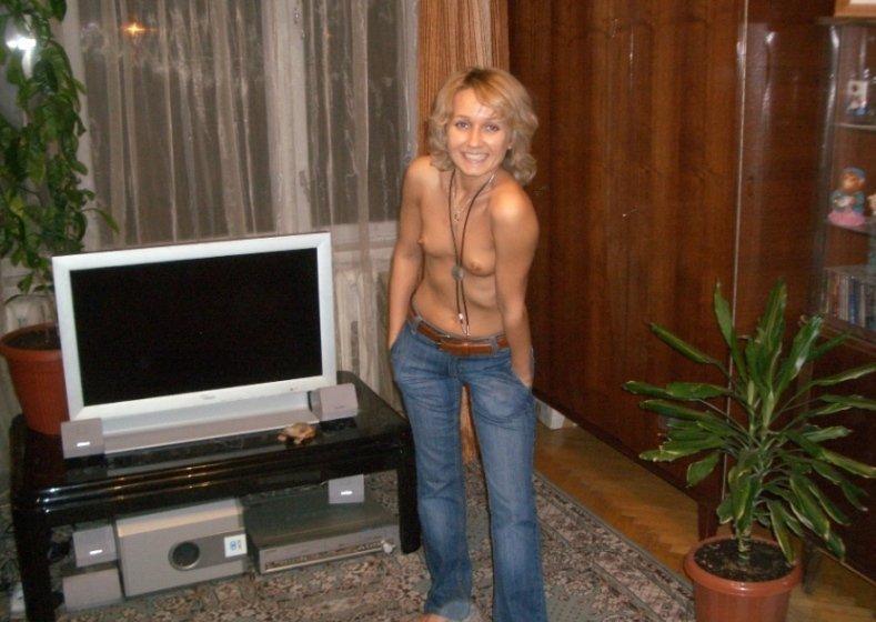 Развратная блондинка любит трахаться с мужем в обе дырочки 2 фото