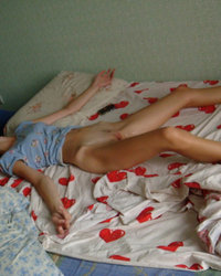 Худощавая подружка соблазняет кавалера 1 фотография Худощавая подружка соблазняет кавалера 1 фотография