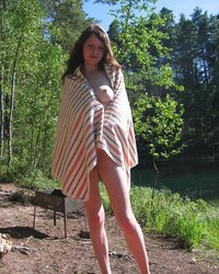 Телка с приятелем отправилась на природу жарить шашлыки 5 фотография Телка с приятелем отправилась на природу жарить шашлыки 5 фотография