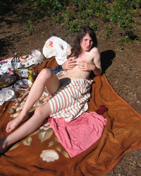 Телка с приятелем отправилась на природу жарить шашлыки 10 фотография Телка с приятелем отправилась на природу жарить шашлыки 10 фотография