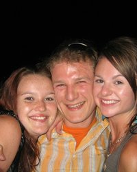 Девка уснула на пляже и ее кожа стала красной 3 фотография Девка уснула на пляже и ее кожа стала красной 3 фотография