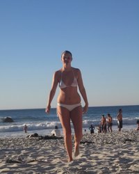 Девка уснула на пляже и ее кожа стала красной 7 фотография Девка уснула на пляже и ее кожа стала красной 7 фотография