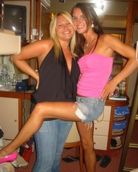 Веселая тусовка распутных студенток 11 фотография Веселая тусовка распутных студенток 11 фотография