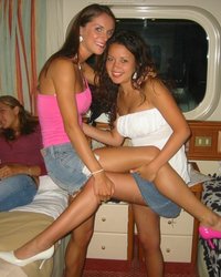 Веселая тусовка распутных студенток 7 фотография Веселая тусовка распутных студенток 7 фотография