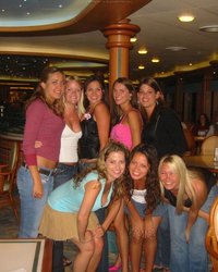 Веселая тусовка распутных студенток 10 фотография Веселая тусовка распутных студенток 10 фотография