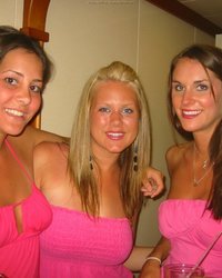 Веселая тусовка распутных студенток 12 фотография Веселая тусовка распутных студенток 12 фотография