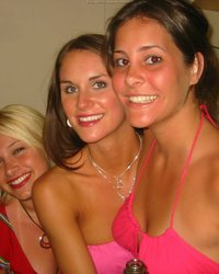 Веселая тусовка распутных студенток 13 фотография Веселая тусовка распутных студенток 13 фотография