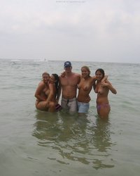 Веселая тусовка распутных студенток 27 фотография Веселая тусовка распутных студенток 27 фотография