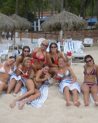 Веселая тусовка распутных студенток 24 фотография Веселая тусовка распутных студенток 24 фотография