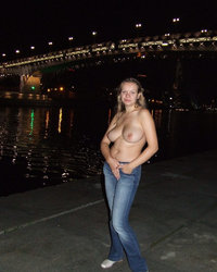 Знойная девка любит позировать голой 10 фотография Знойная девка любит позировать голой 10 фотография