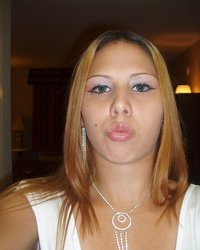 Блондинка с пухлыми губами снимает свои обнаженные прелести 1 фотография Блондинка с пухлыми губами снимает свои обнаженные прелести 1 фотография