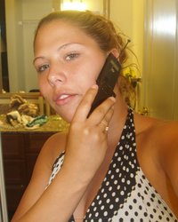 Блондинка с пухлыми губами снимает свои обнаженные прелести 3 фотография Блондинка с пухлыми губами снимает свои обнаженные прелести 3 фотография