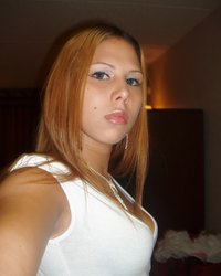 Блондинка с пухлыми губами снимает свои обнаженные прелести 2 фотография Блондинка с пухлыми губами снимает свои обнаженные прелести 2 фотография