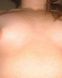 Блондиночка показала бритую киску 2 фотография Блондиночка показала бритую киску 2 фотография