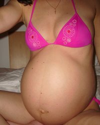 Деваха с круглым животиком любит ходить по дому без одежды 28 фотография Деваха с круглым животиком любит ходить по дому без одежды 28 фотография