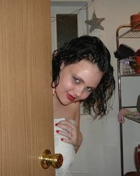 Толстуха принимает ванную со свечами и игрушками 13 фотография Толстуха принимает ванную со свечами и игрушками 13 фотография