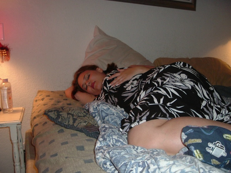 Толстуха принимает ванную со свечами и игрушками 16 фото