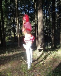 Красная шапочка готова отдаться любому лесорубу 1 фотография Красная шапочка готова отдаться любому лесорубу 1 фотография