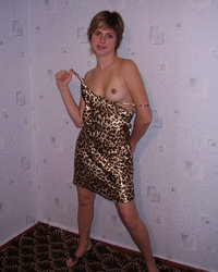 Анна примеряет ночные рубашки 3 фотография Анна примеряет ночные рубашки 3 фотография