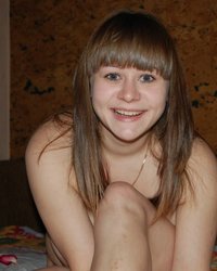 Парень осыпал подружку цветами 17 фотография