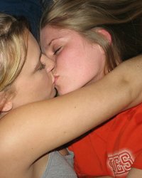 Ребекка и Джесс веселятся со своим приятелем 13 фотография Ребекка и Джесс веселятся со своим приятелем 13 фотография