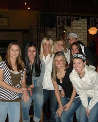 Озорная девушка позирует в трусах 15 фотография Озорная девушка позирует в трусах 15 фотография