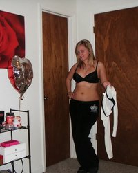 Шикарная милфа позирует голой дома 25 фотография Шикарная милфа позирует голой дома 25 фотография