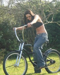 Хорошенькая куколка демонстрирует классное тело 9 фотография Хорошенькая куколка демонстрирует классное тело 9 фотография