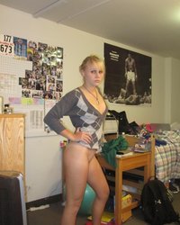 Белокурая студентка показала пилотку крупным планом 6 фотография Белокурая студентка показала пилотку крупным планом 6 фотография