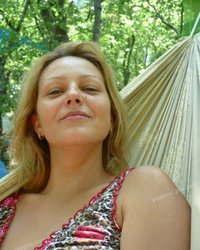 Полненькая шалунья не стесняется загорать топлес на людном пляже 2 фотография Полненькая шалунья не стесняется загорать топлес на людном пляже 2 фотография