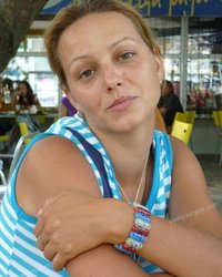 Полненькая шалунья не стесняется загорать топлес на людном пляже 3 фотография Полненькая шалунья не стесняется загорать топлес на людном пляже 3 фотография