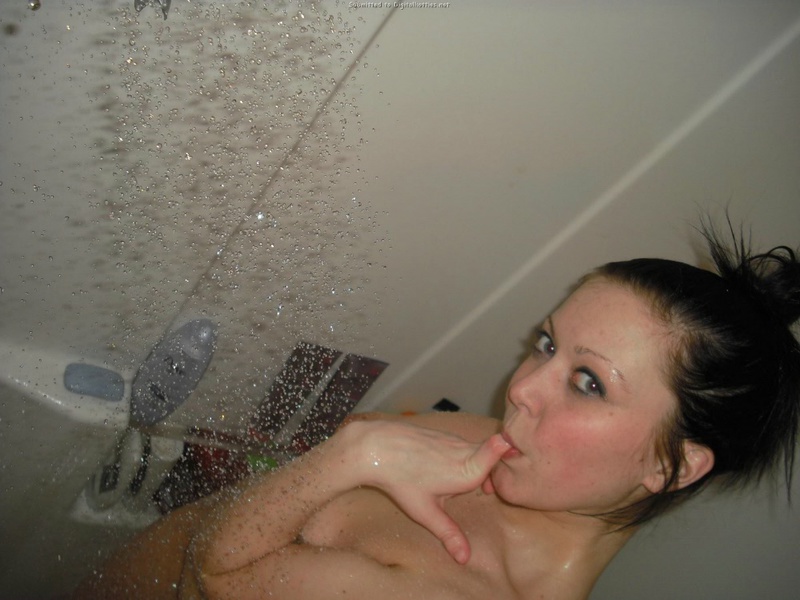 Из частной коллекции молодой брюнетки 26 фото