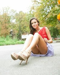 С голой киской на людях 10 фотография С голой киской на людях 10 фотография