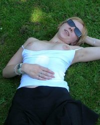 Молодая грудастая блондинка с бритой киской 6 фотография Молодая грудастая блондинка с бритой киской 6 фотография