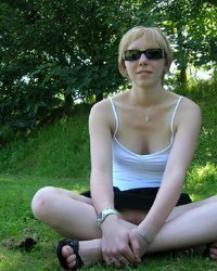 Молодая грудастая блондинка с бритой киской 1 фотография Молодая грудастая блондинка с бритой киской 1 фотография