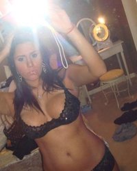 Шаловливая девица делает эротические селфи 16 фотография Шаловливая девица делает эротические селфи 16 фотография