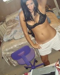 Шаловливая девица делает эротические селфи 5 фотография Шаловливая девица делает эротические селфи 5 фотография