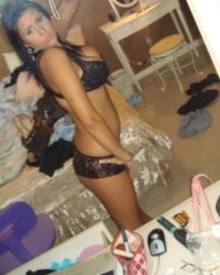 Шаловливая девица делает эротические селфи 1 фотография Шаловливая девица делает эротические селфи 1 фотография