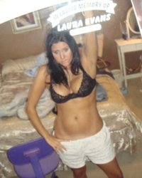 Шаловливая девица делает эротические селфи 4 фотография Шаловливая девица делает эротические селфи 4 фотография