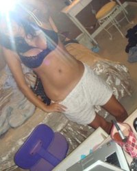 Шаловливая девица делает эротические селфи 17 фотография Шаловливая девица делает эротические селфи 17 фотография