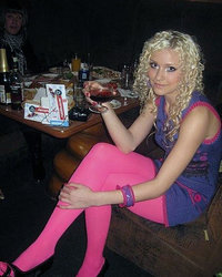 Кудрявая блондинка неожидано для себя стала нюд моделью 5 фотография Кудрявая блондинка неожидано для себя стала нюд моделью 5 фотография