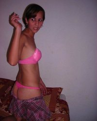 Молодая жена разделась в постели 6 фотография Молодая жена разделась в постели 6 фотография