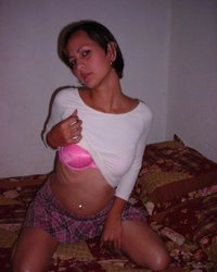 Молодая жена разделась в постели 4 фотография Молодая жена разделась в постели 4 фотография