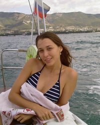 Анюта раздевается на свежем воздухе 5 фотография Анюта раздевается на свежем воздухе 5 фотография