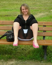 Сорвиголова показала свое тело посреди парка 4 фотография Сорвиголова показала свое тело посреди парка 4 фотография